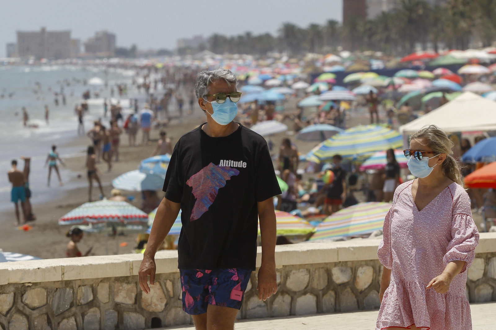 Fotos de la afluencia masiva en las playas de Málaga