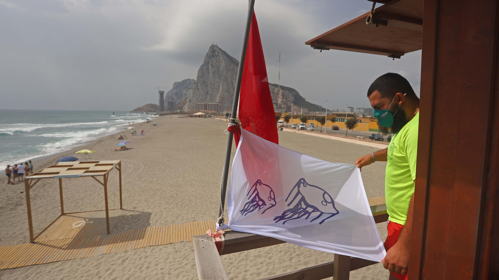 Fotos de la invasión de medusas en las playas del Campo de Gibraltar