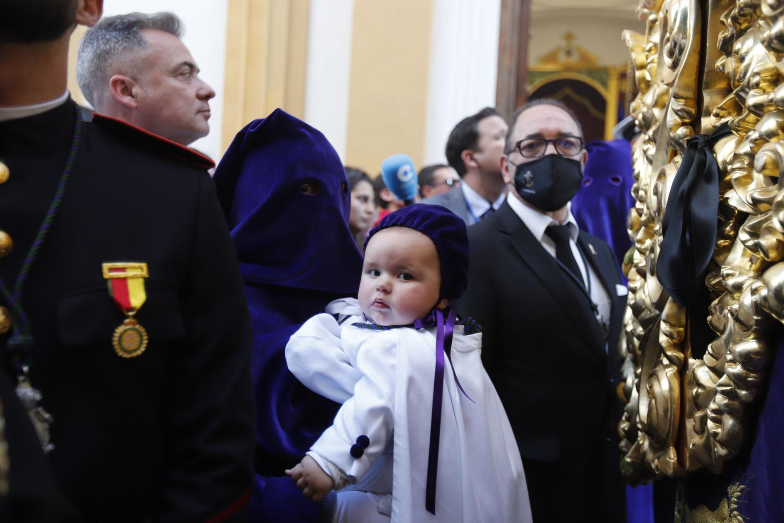 Imágenes de la estación de penitencia de la Hermandad de La Esperanza de Huelva