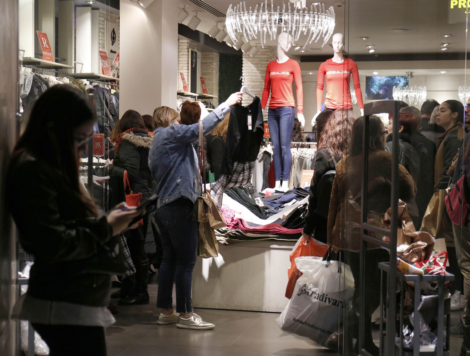 Aspecto que ofrecía ayer el interior de una franquicia de la calle Larios.