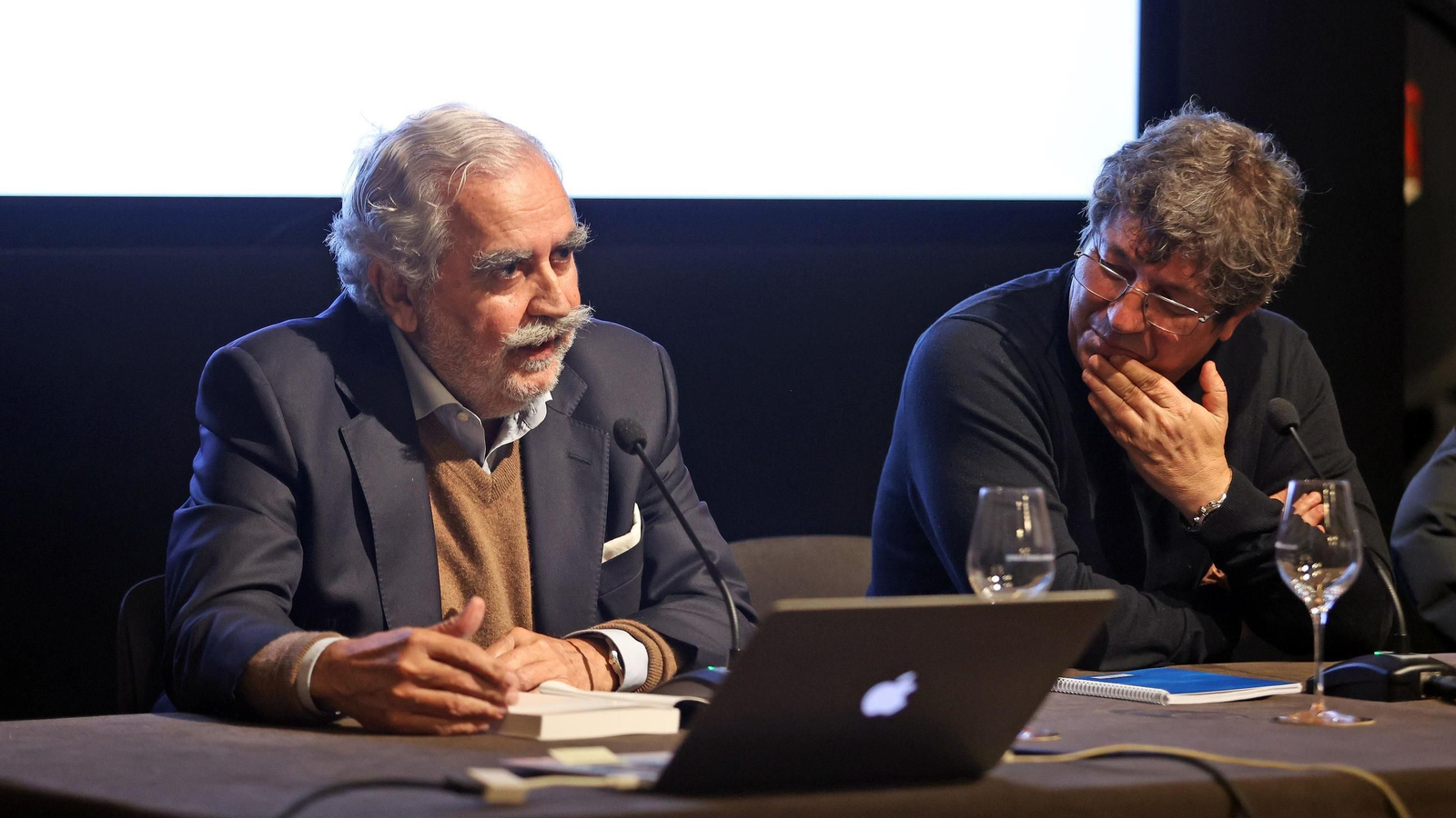 Las fotos de la presentación de 'Sorbos de sacristía', la obra póstuma de Juan Pedro Simó
