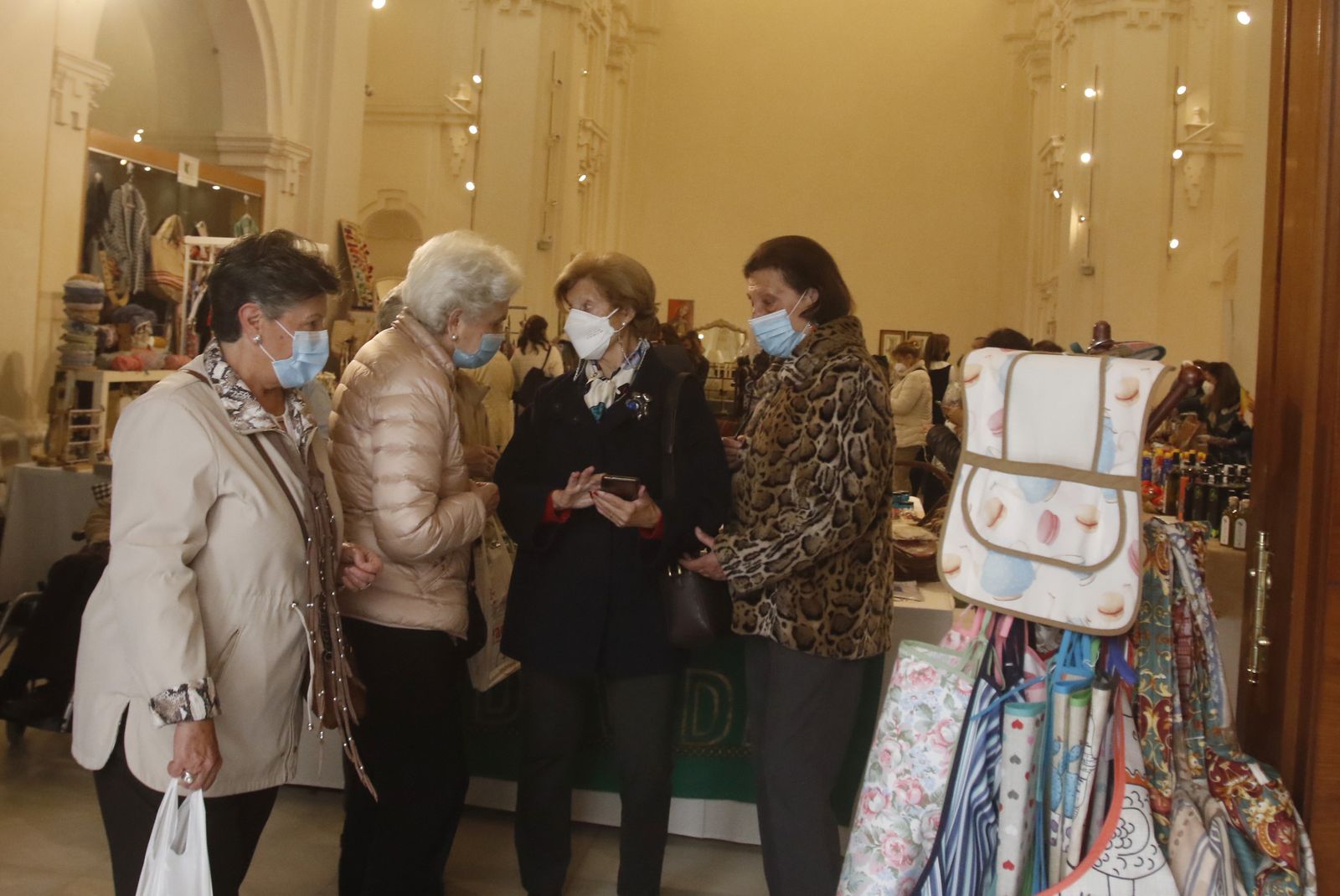 Así es el Baratillo de Primavera de Adevida en Córdoba, en imágenes