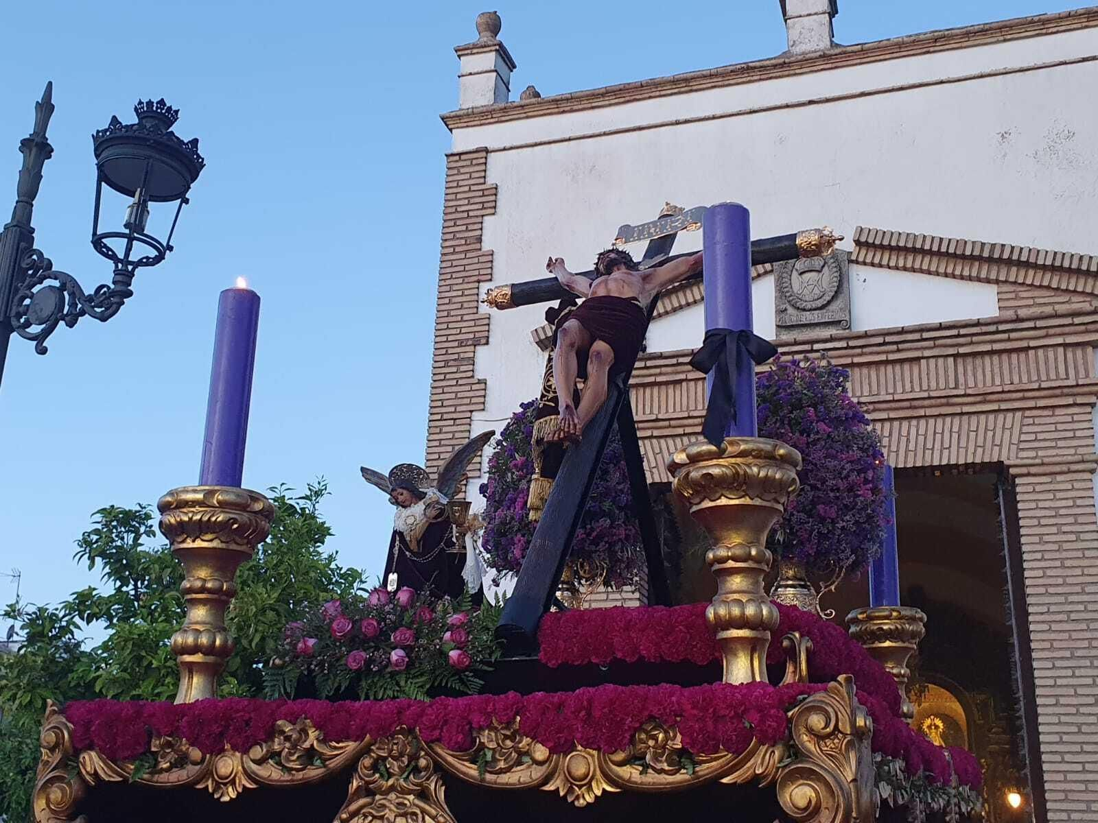 Martes Santo en Castro del Río: La procesión del Cristo de la Salud, en imágenes