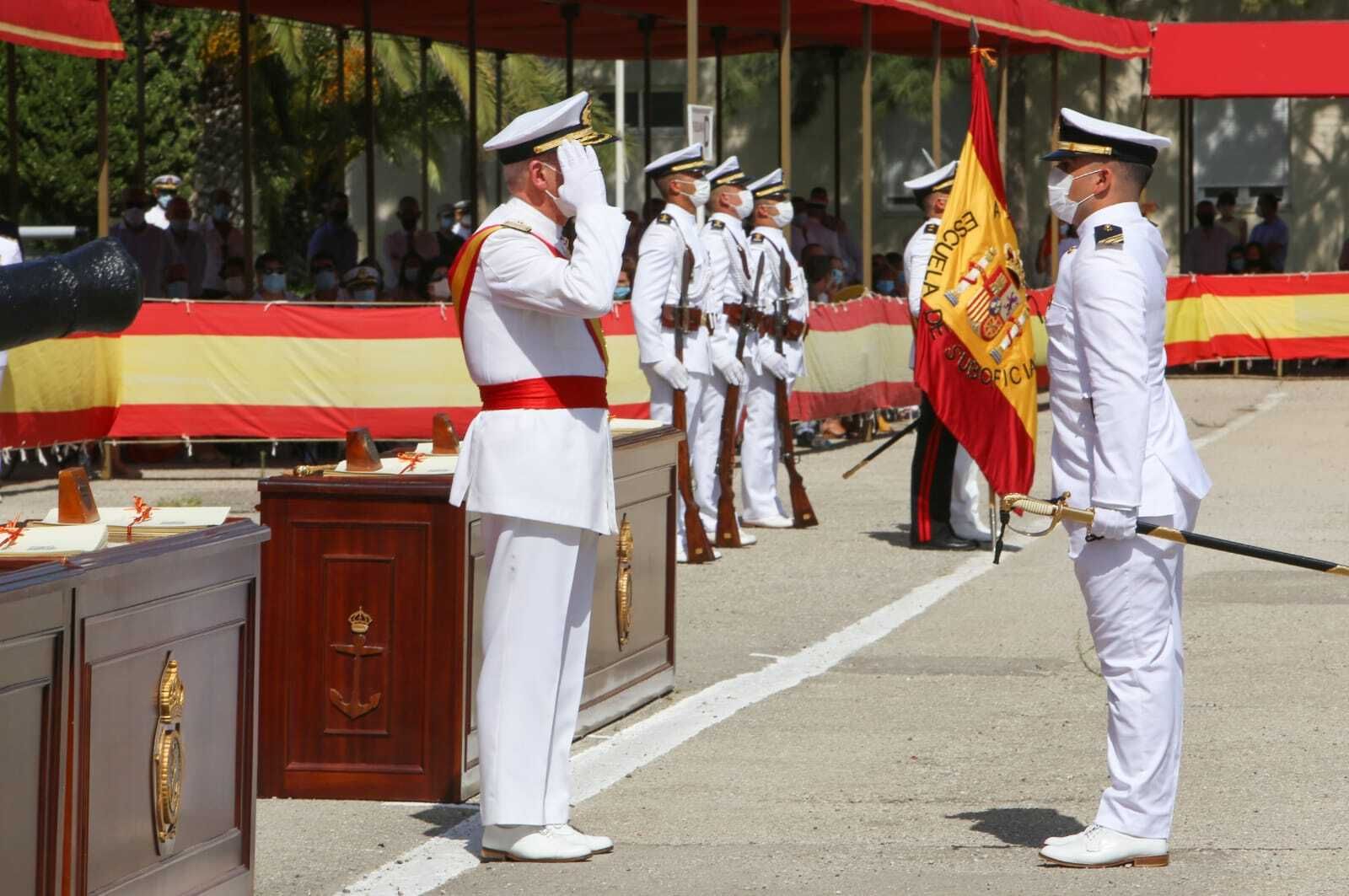 Entrega de despachos en la Escuela de Suboficiales de la Armada