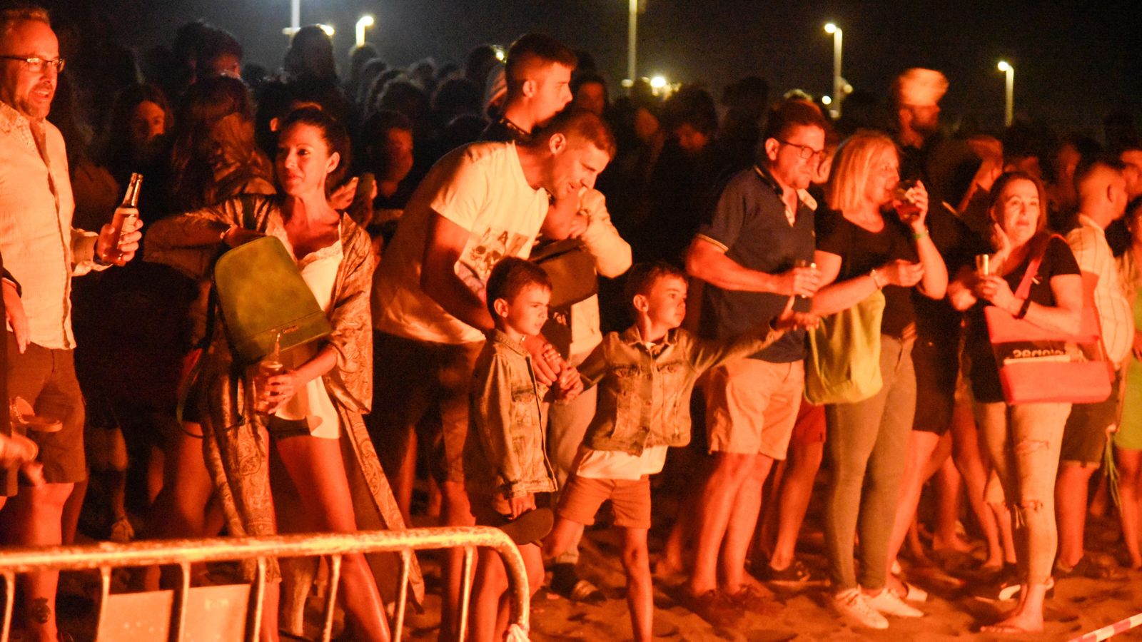 Fotos de la hoguera de San Juan en La Línea