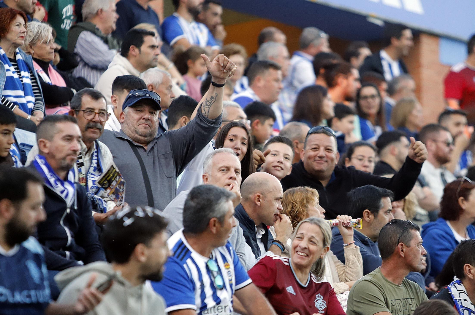 Gran ambiente en las gradas del Nuevo Colombino para el Recre-At Sanluqueño, en imágenes