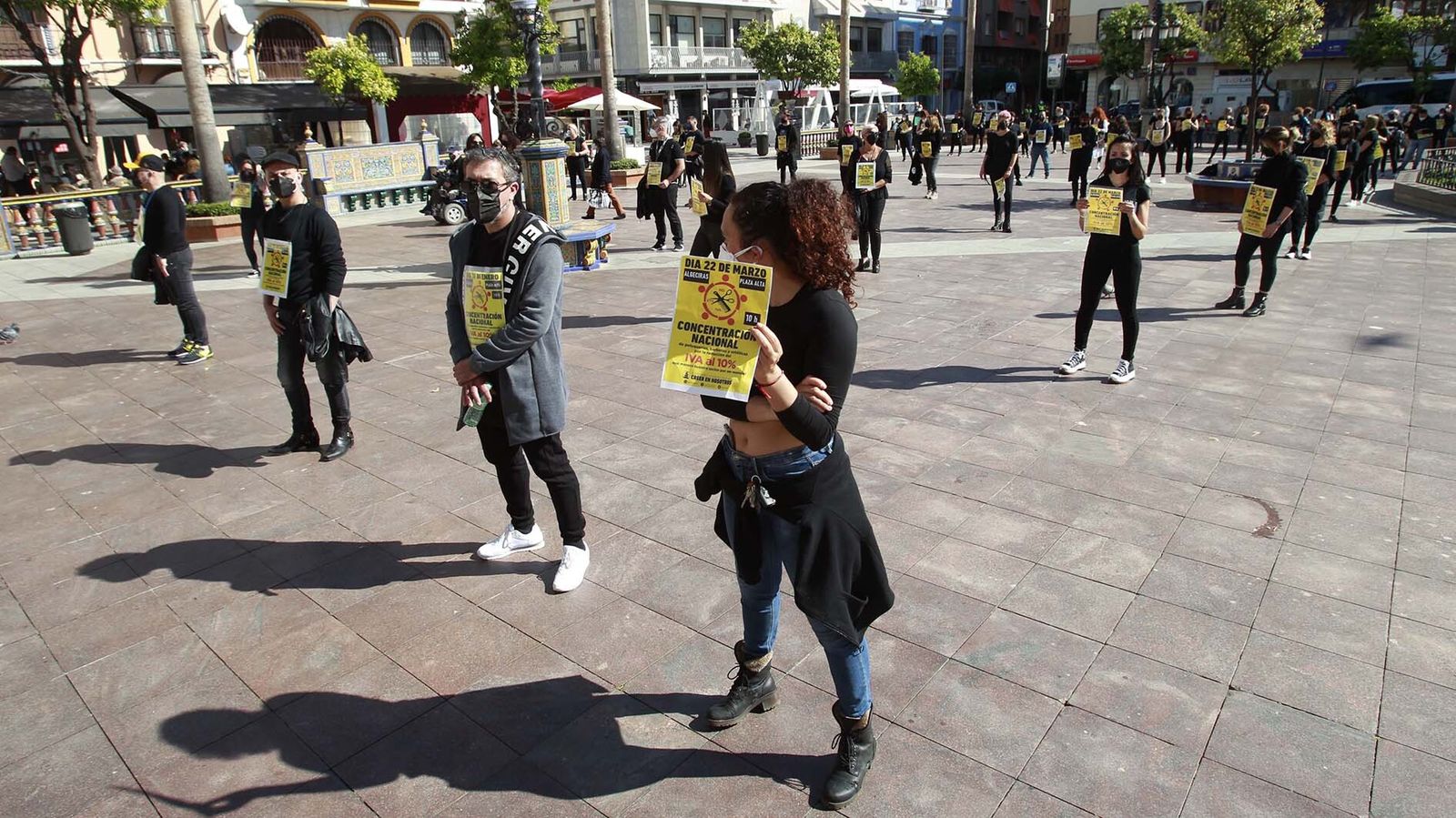 Las fotos de la protesta del sector de las peluquerías en Algeciras para exigir una bajada del IVA