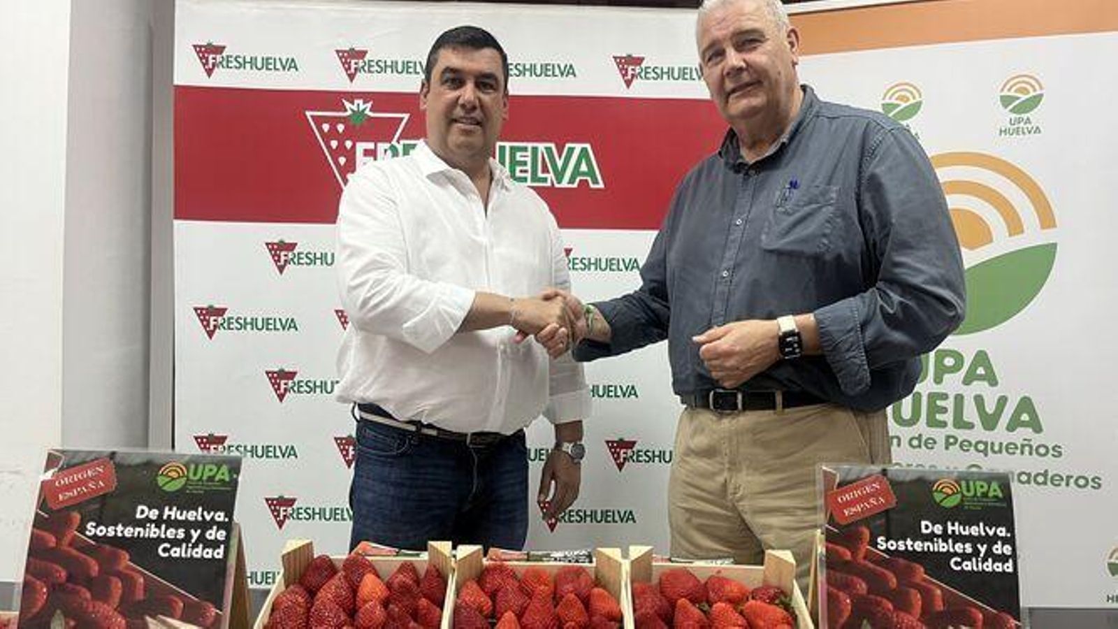 El presidente de Freshuelva, Francisco José Gómez, y el secretario general de UPA-Huelva, Manuel Piedra. El presidente de Freshuelva, Francisco José Gómez, y el secretario general de UPA-Huelva, Manuel Piedra.