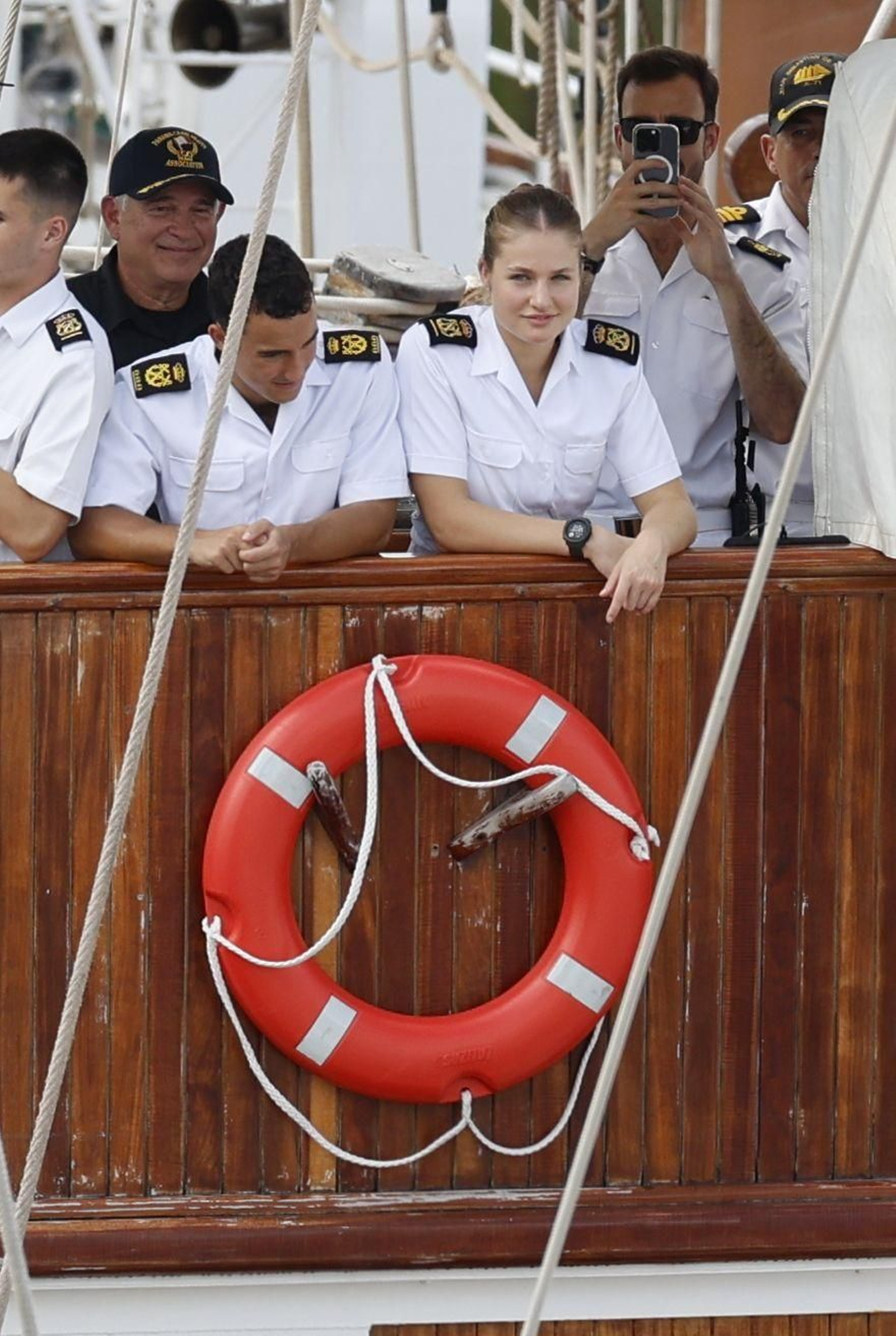 Así ha cruzado el 'Juan Sebastián de Elcano' el Canal de Panamá