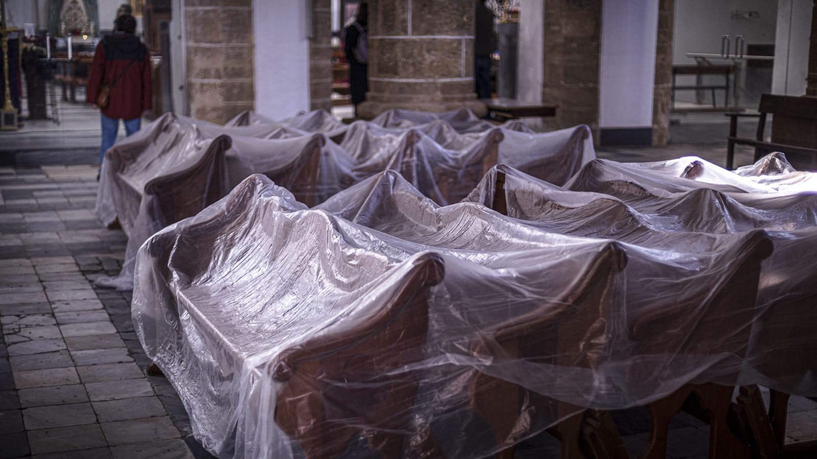 Las imágenes de los efectos de la lluvia en la Parroquia de Santa Cruz (Catedral Vieja) de Cádiz