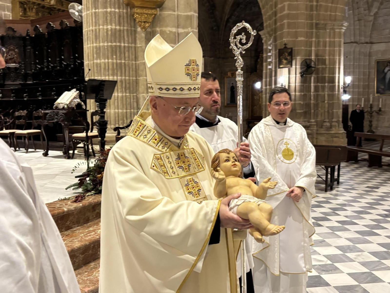 Monseñor Rico Pavés.