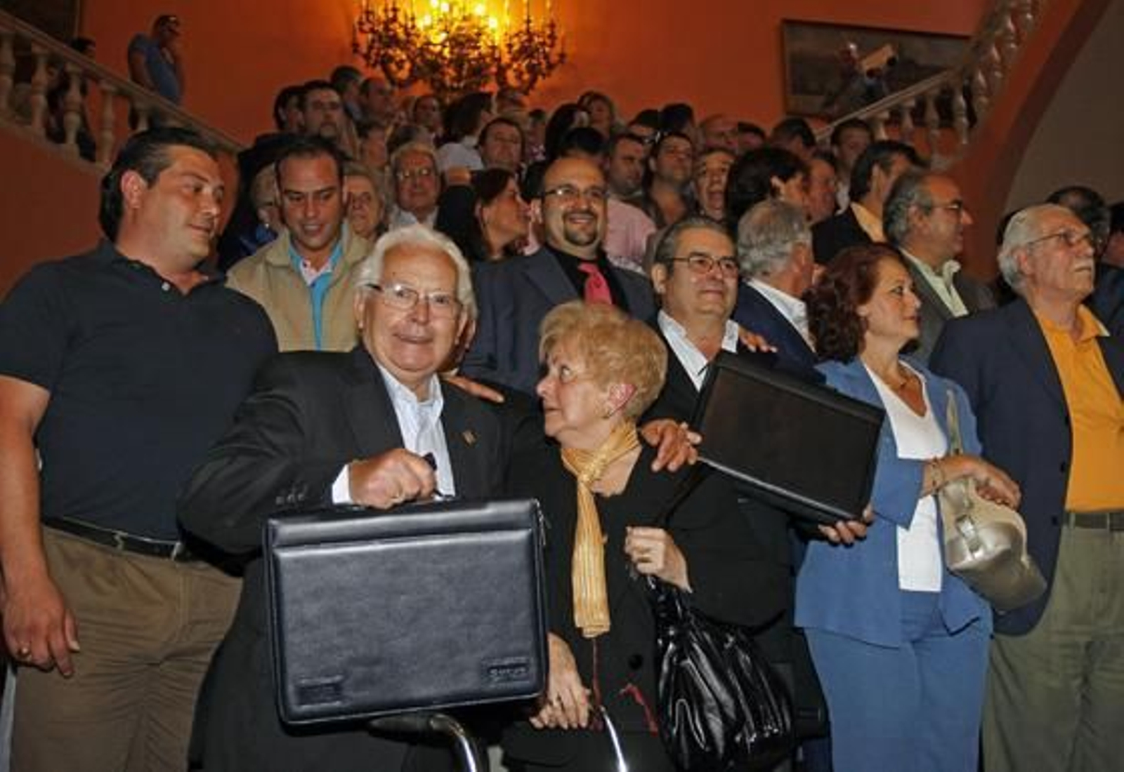 Los placeros de la Encarnación posan al final de la entrega de llaves.

Foto: Antonio Pizarro