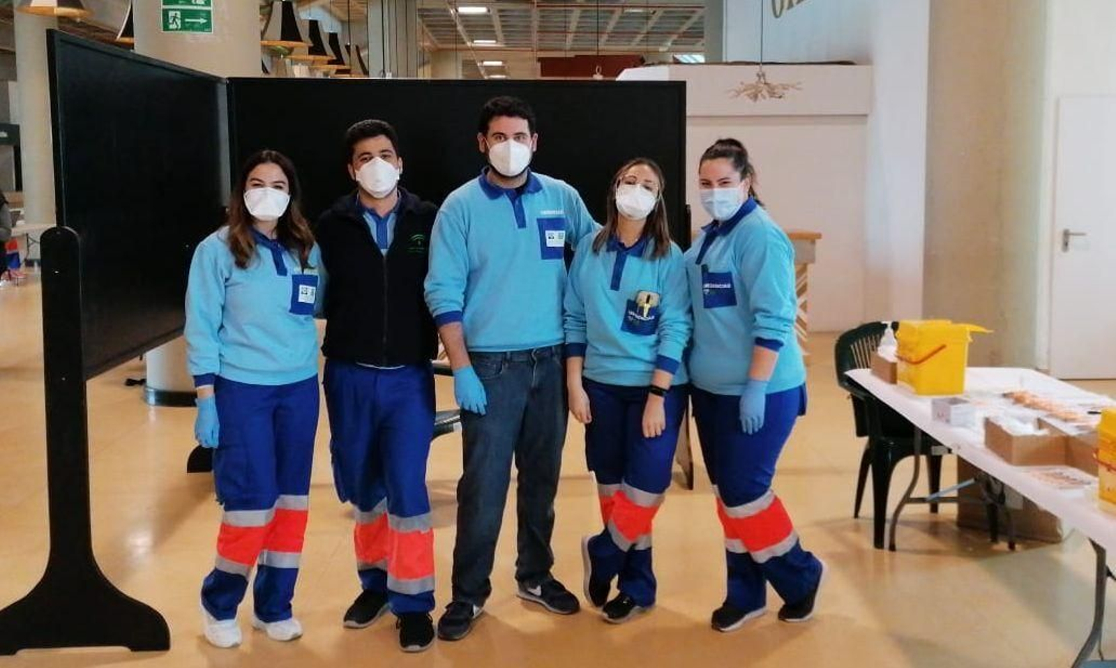 El equipo de vacunación del punto instalado en el Hipódromo de Dos Hermanas