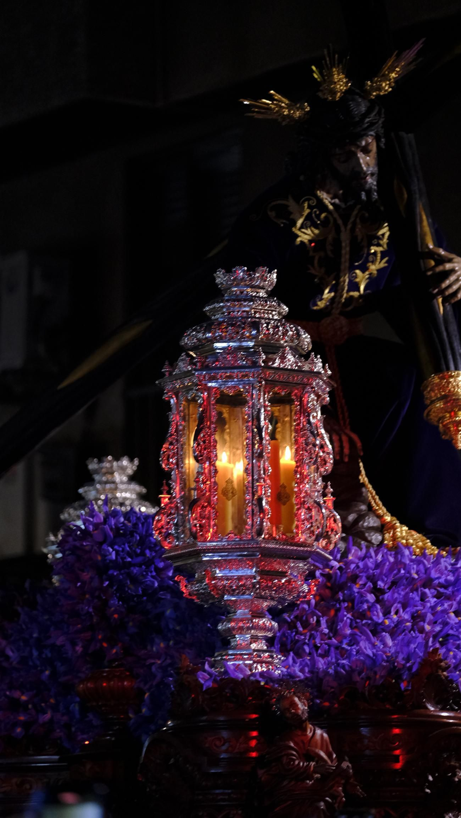 Pasión vuelve a su Iglesia de Santa Teresa azotada por la lluvia