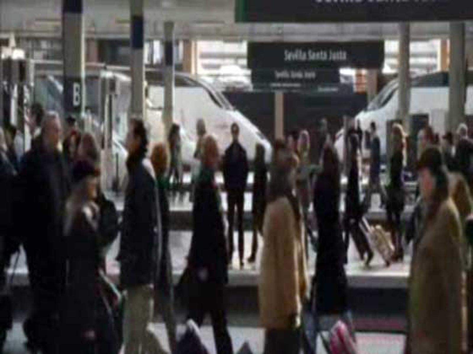 La estación de Sevilla Santa Justa, otra de las paradas de los protagonistas.