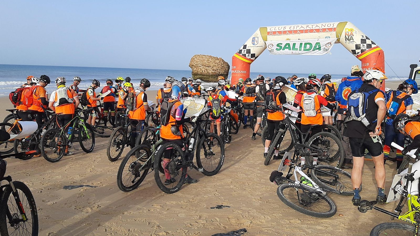 Participantes del Campeonato de Andalucía en la playa de Matalascañas.
