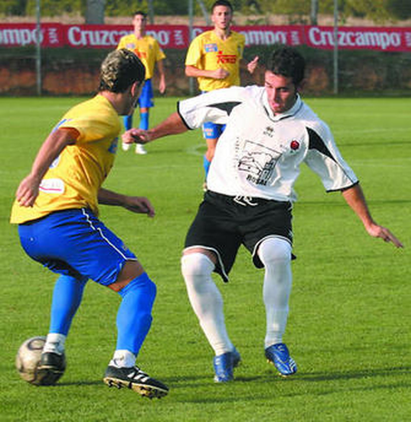 El conjunto rosaleño logró frenar la buena marcha del Arcos para asegurarse su salvación.