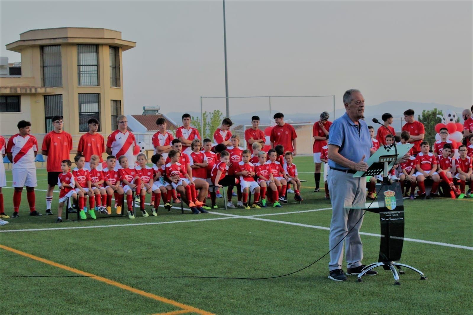Momento de la inaguración del campo de césped Las Alhomas.