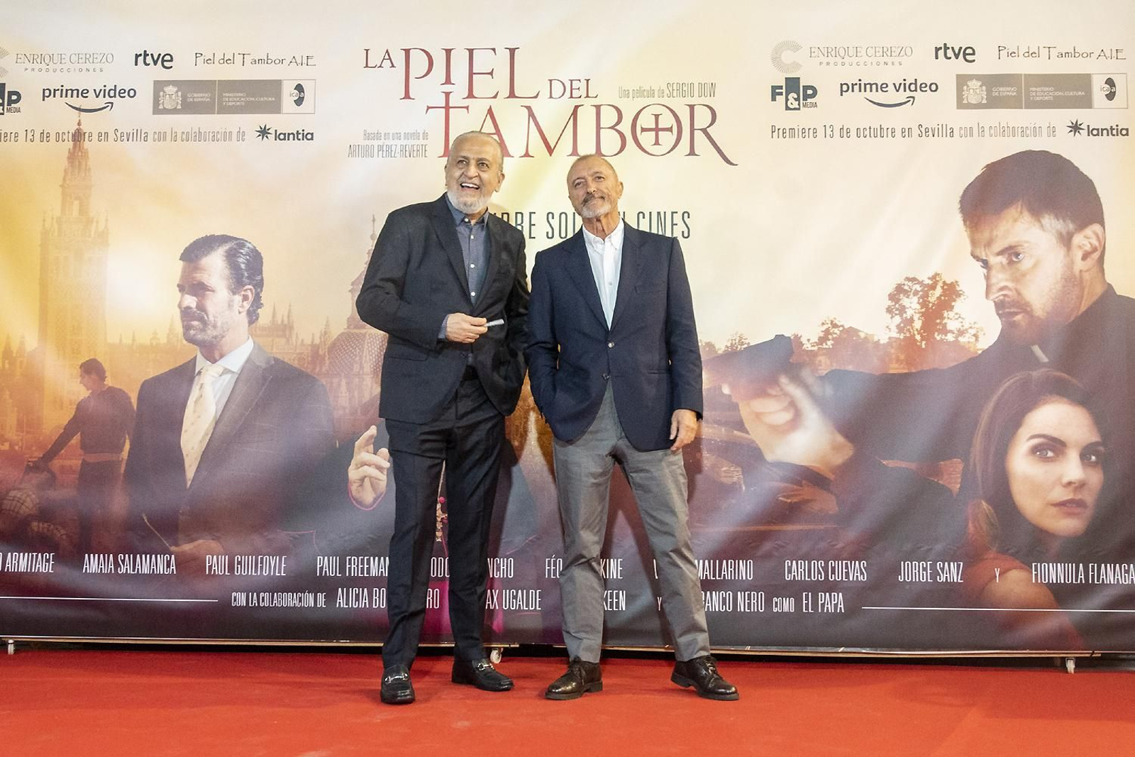 Las imágenes del preestreno de 'La piel del tambor' en Sevilla