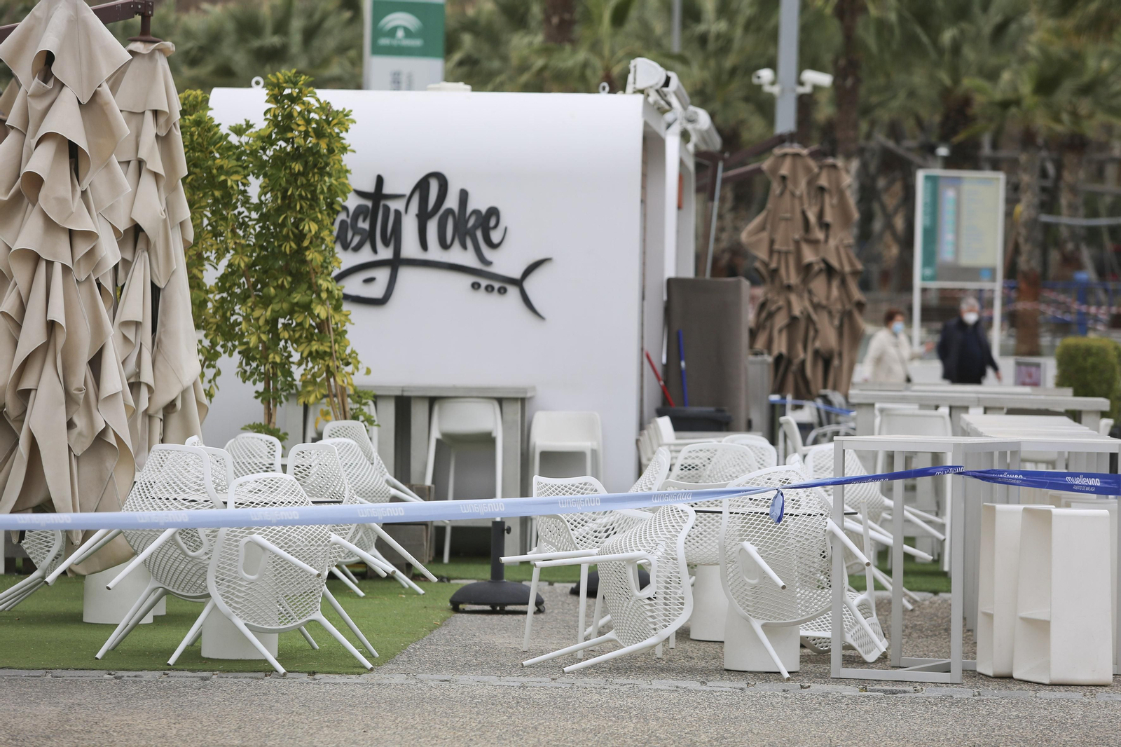 El Muelle Uno tras la primera semana de cierre de comercio y hostelería en Málaga capital