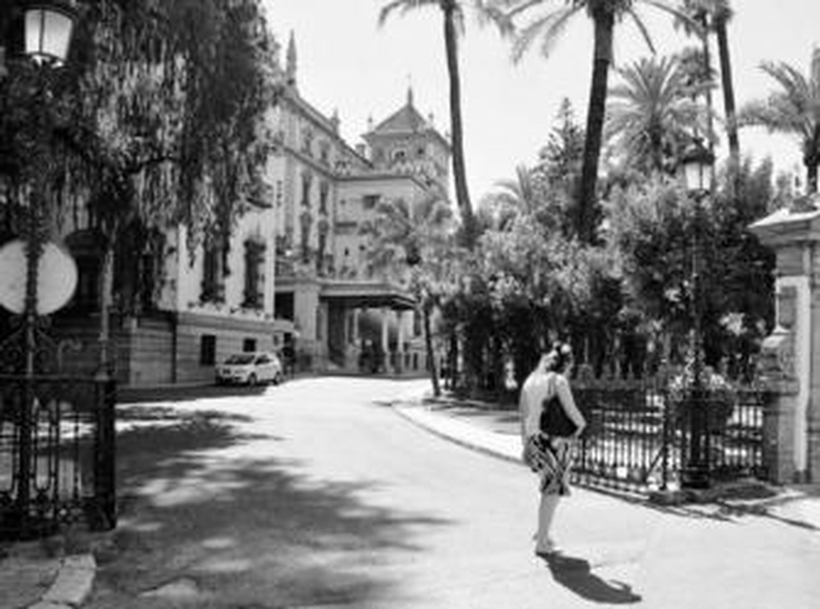 Acceso al Hotel Alfonso XIII desde la calle San Fernando.