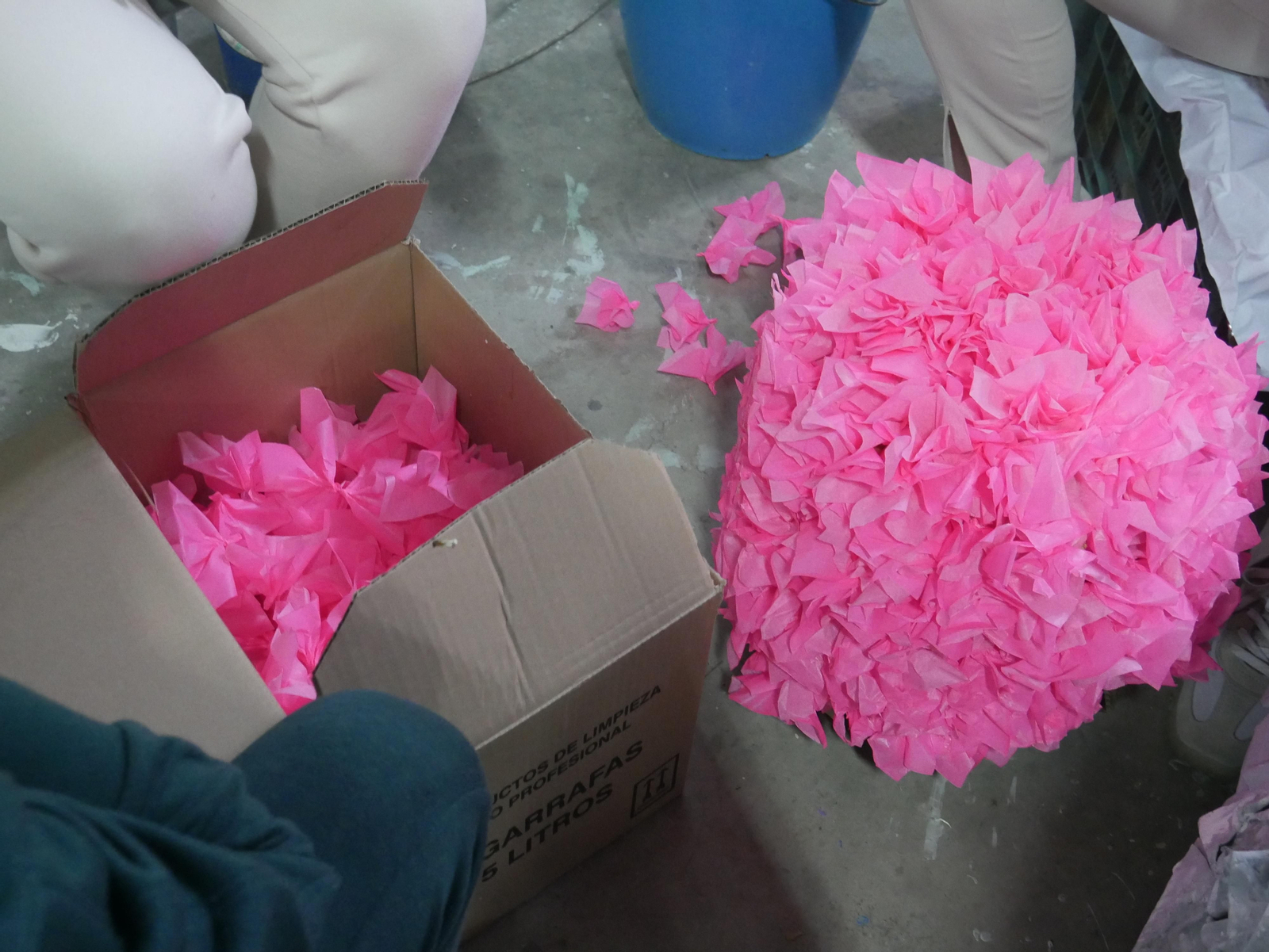 Imágenes de la elaboración de las carrozas tradicionales de Canjáyar