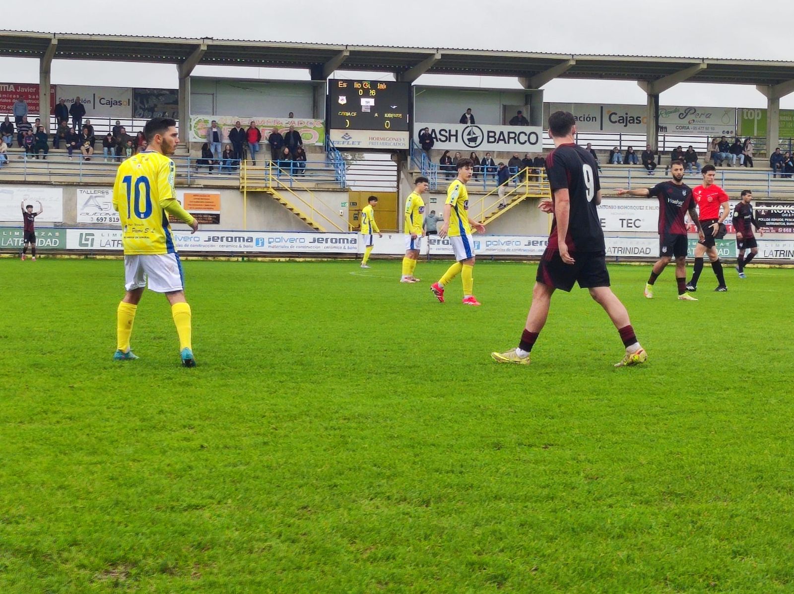 Un momento del partido del Atlético Onubense en Coria.