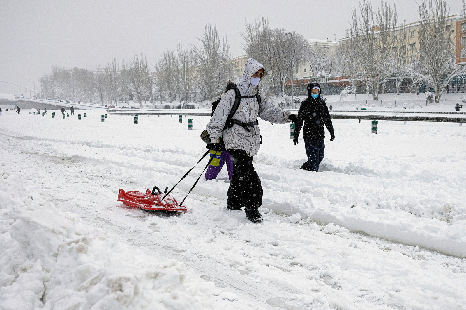 El segundo día del temporal 'Filomena' en imágenes: más nieve y caos