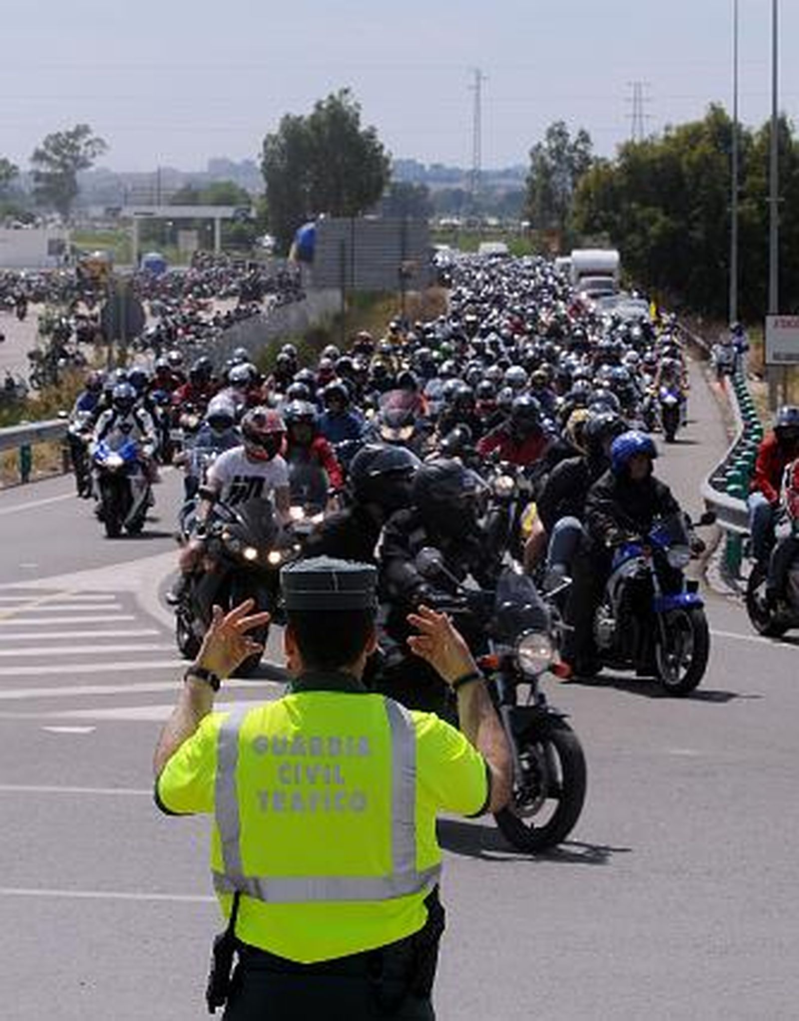 Los moteros inician la ´operación retorno´ tras el Gran Premio de Motociclismo en Jerez. 

Foto: Pascual y Manuel Aranda