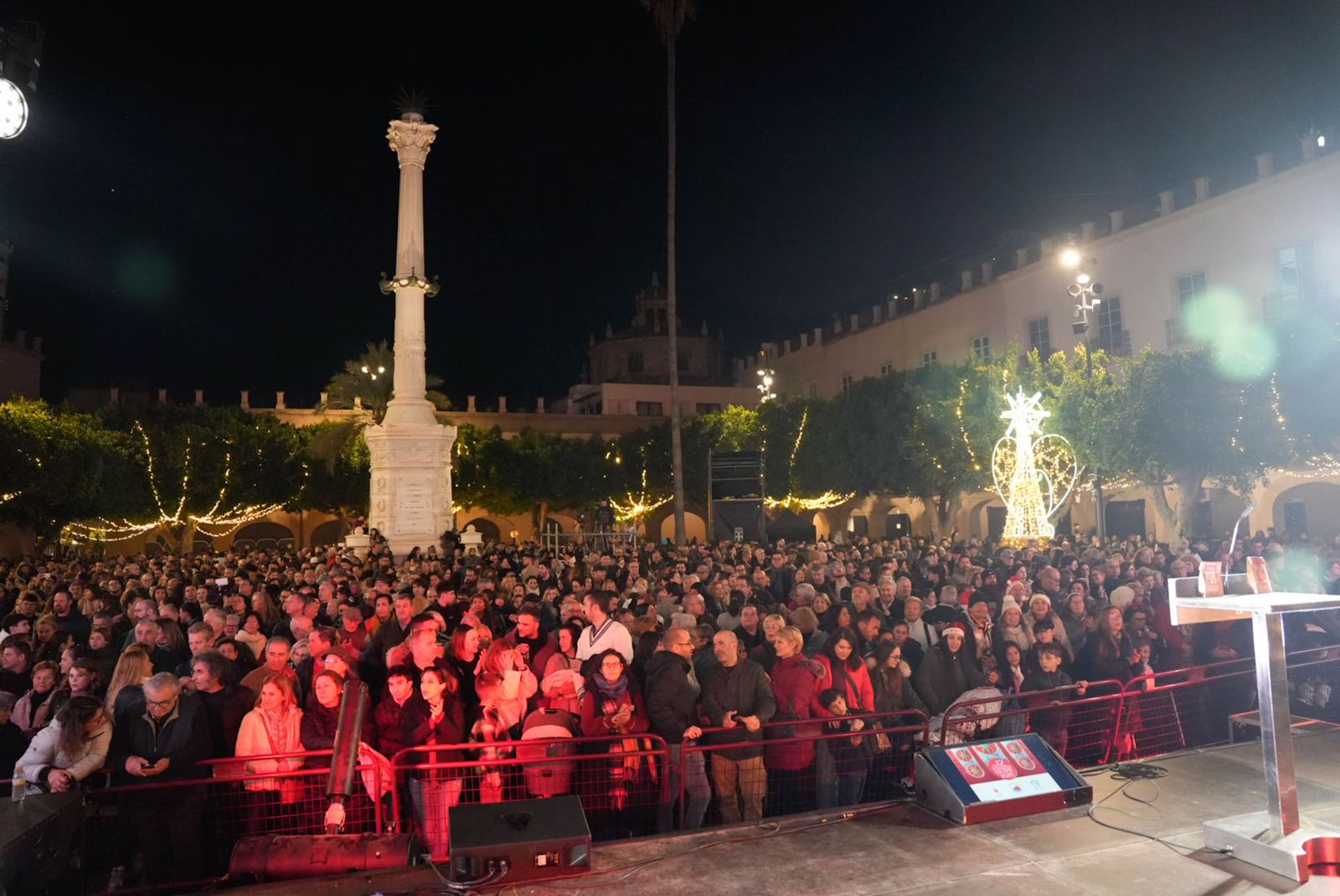 Almería despide con los 12 tomates cherry de la suerte el año 2025