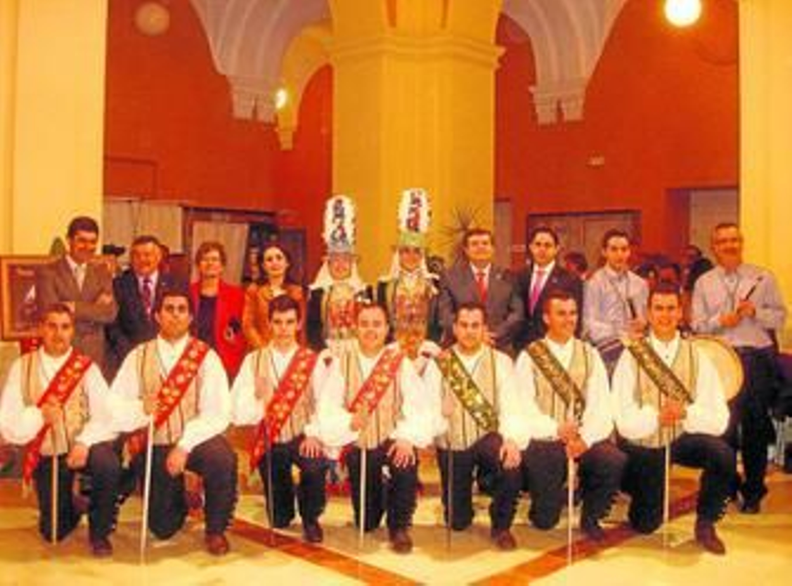 Presentación de la romería en el campus de la Merced de la Universidad de Huelva. Abajo, en la Diputación.