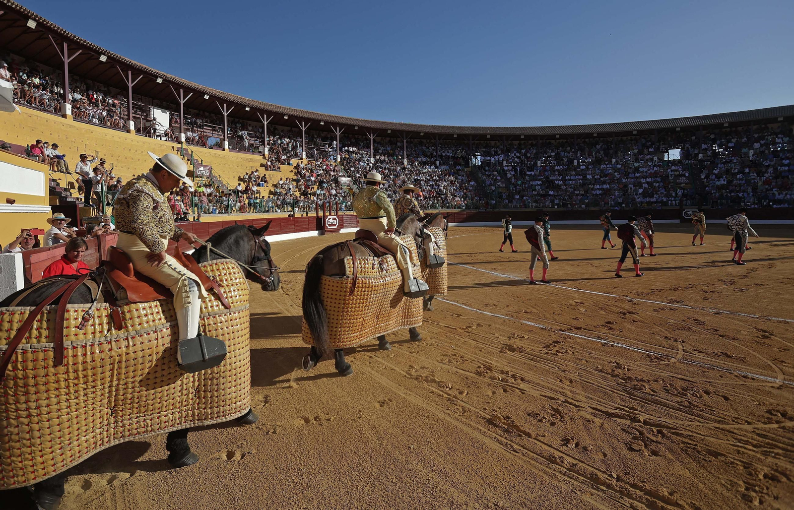 Fotos de la corrida del viernes de la Feria de La Línea: Morante de la Puebla, Talavante y David de Miranda Fotos de la corrida del viernes de la Feria de La Línea: Morante de la Puebla, Talavante y David de Miranda