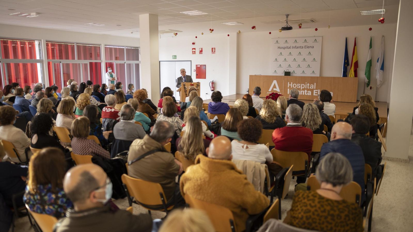 Acto de despedida de los profesionales del hospital Infanta Elena recién jubilados.