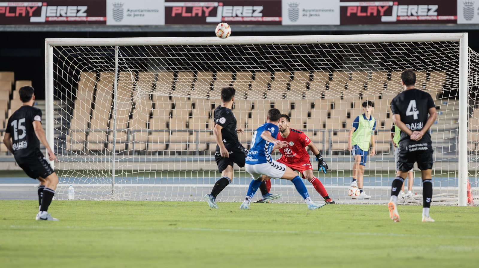 Imágenes del triunfo del Xerez DFC en el 34 Trofeo de la Vendimia