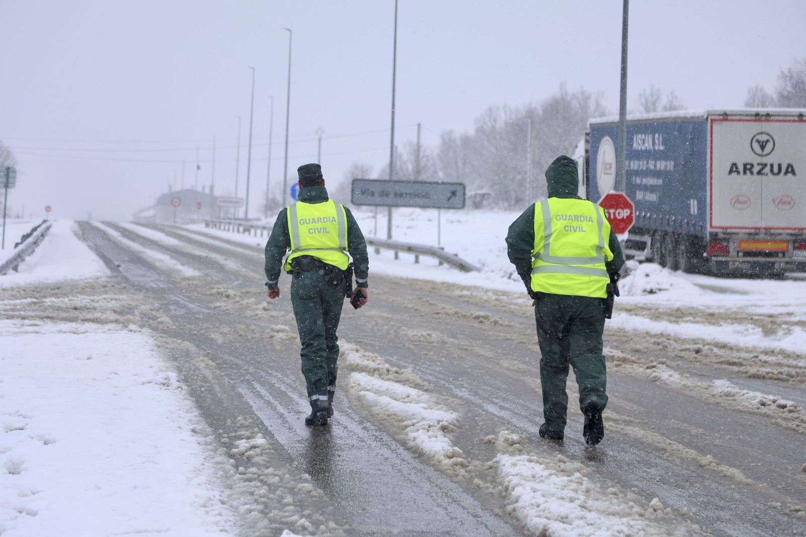 La nieve tiñe de blanco en norte de España