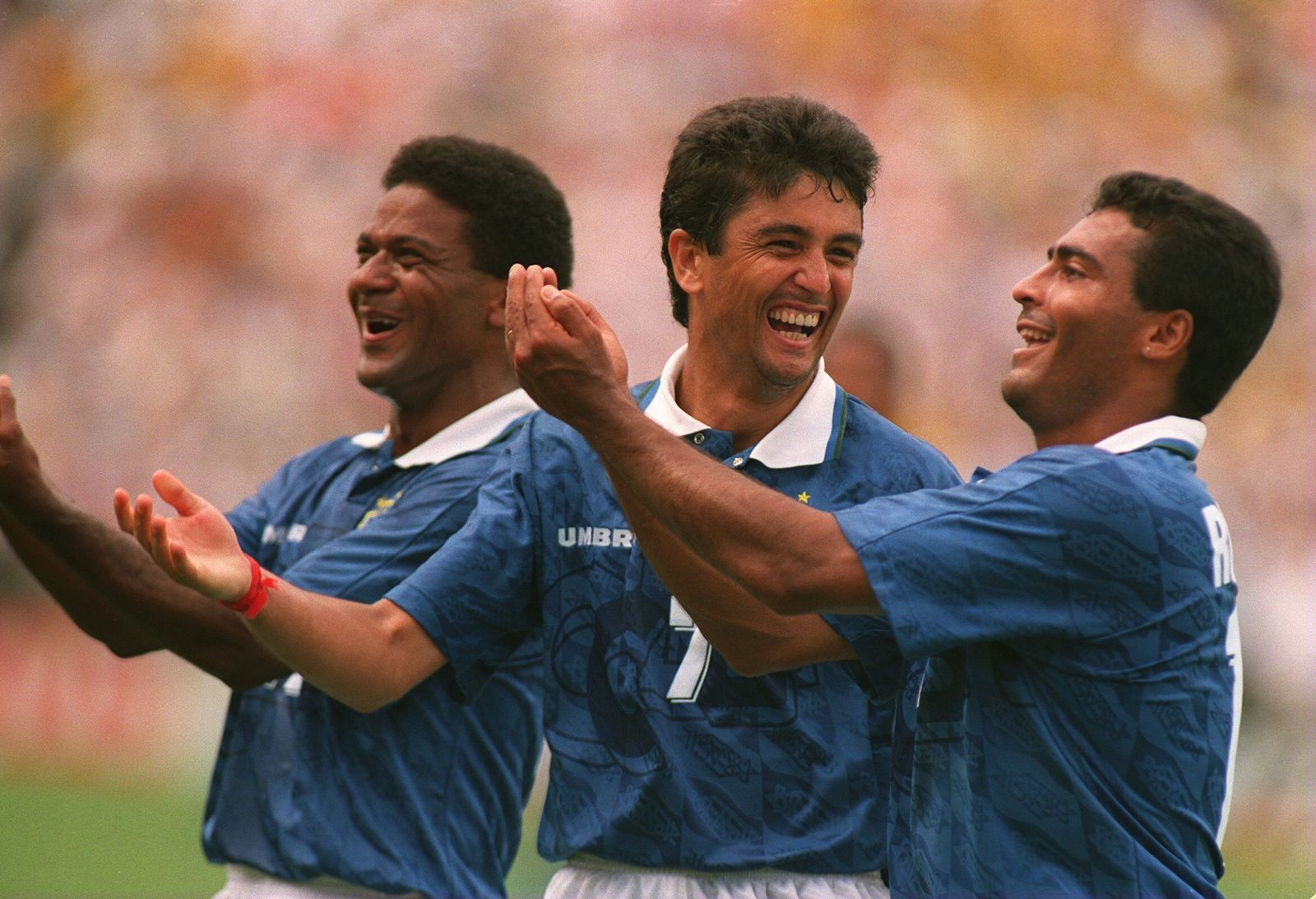 Mazinho, Bebeto y Romario celebran uno de los goles de Brasil en el Mundial de Estados Unidos.