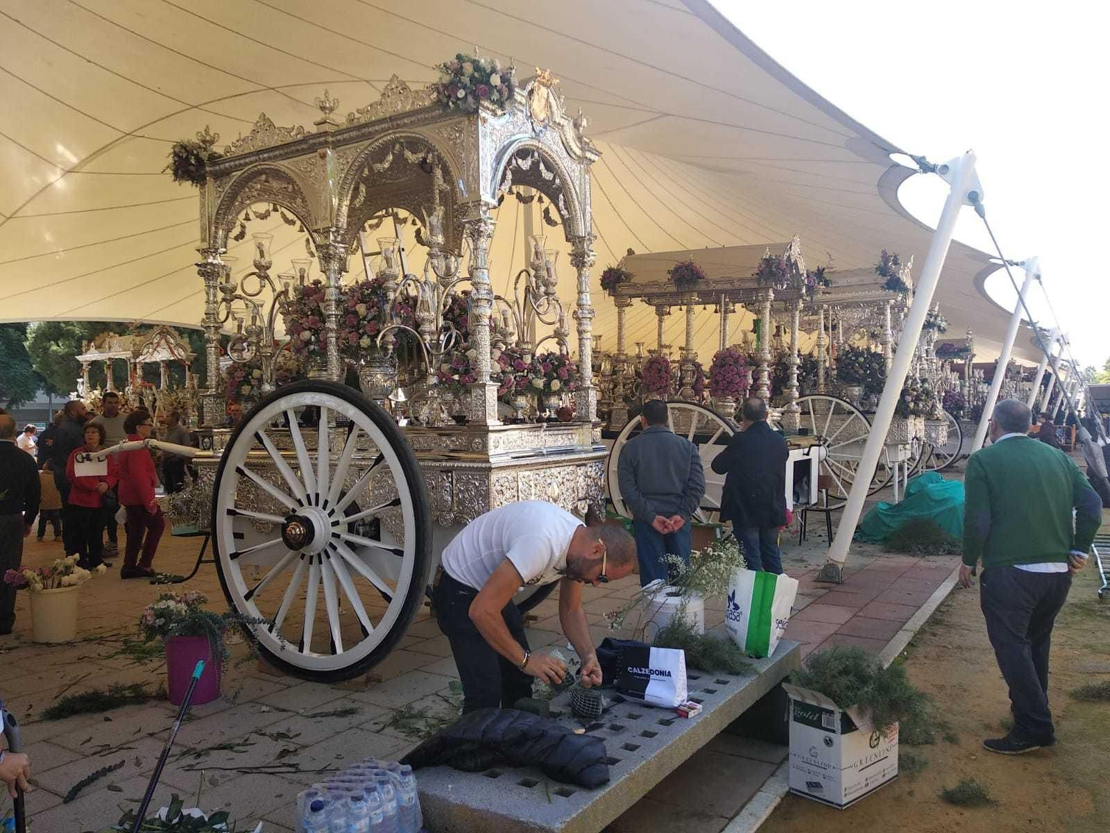 La preparación de las carretas para la procesión Magna