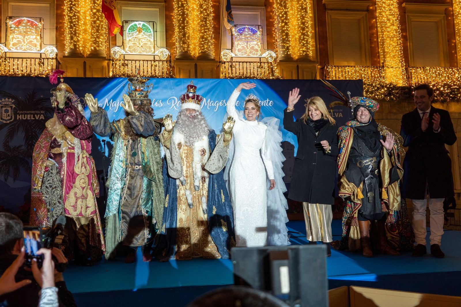 Las mejores fotografías del recorrido y la llegada al ayuntamiento de la cabalgata de Reyes Magos 2026