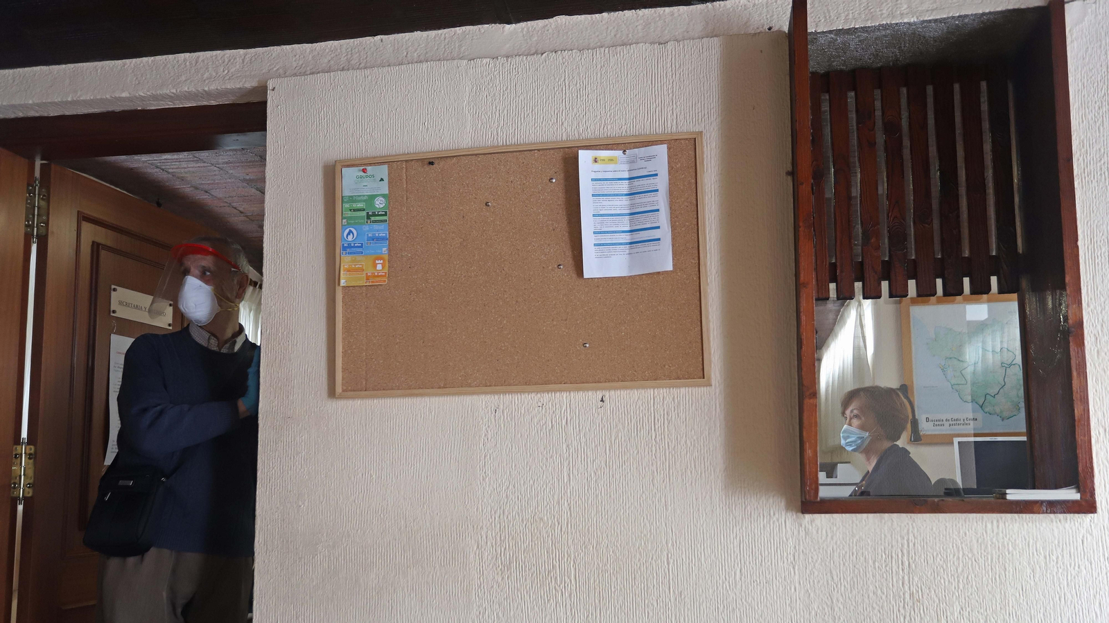 Reparto de alimentos de Cáritas en Algeciras