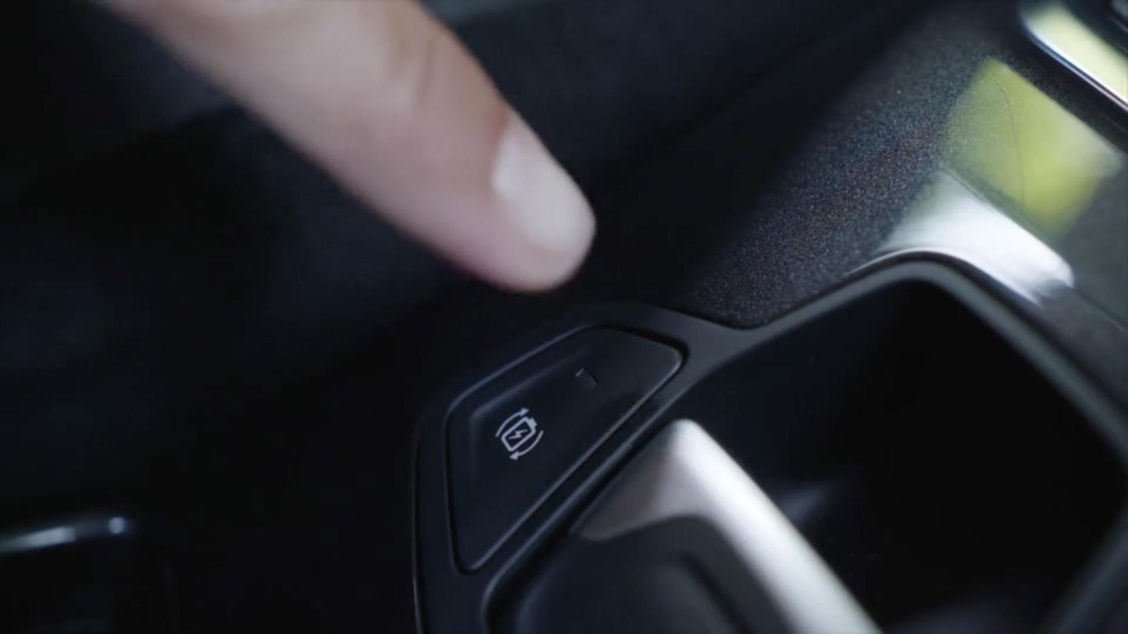 Producir o mantener energía eléctrica para un uso posterior, son las posibilidades que ofrece el modo E-Save.