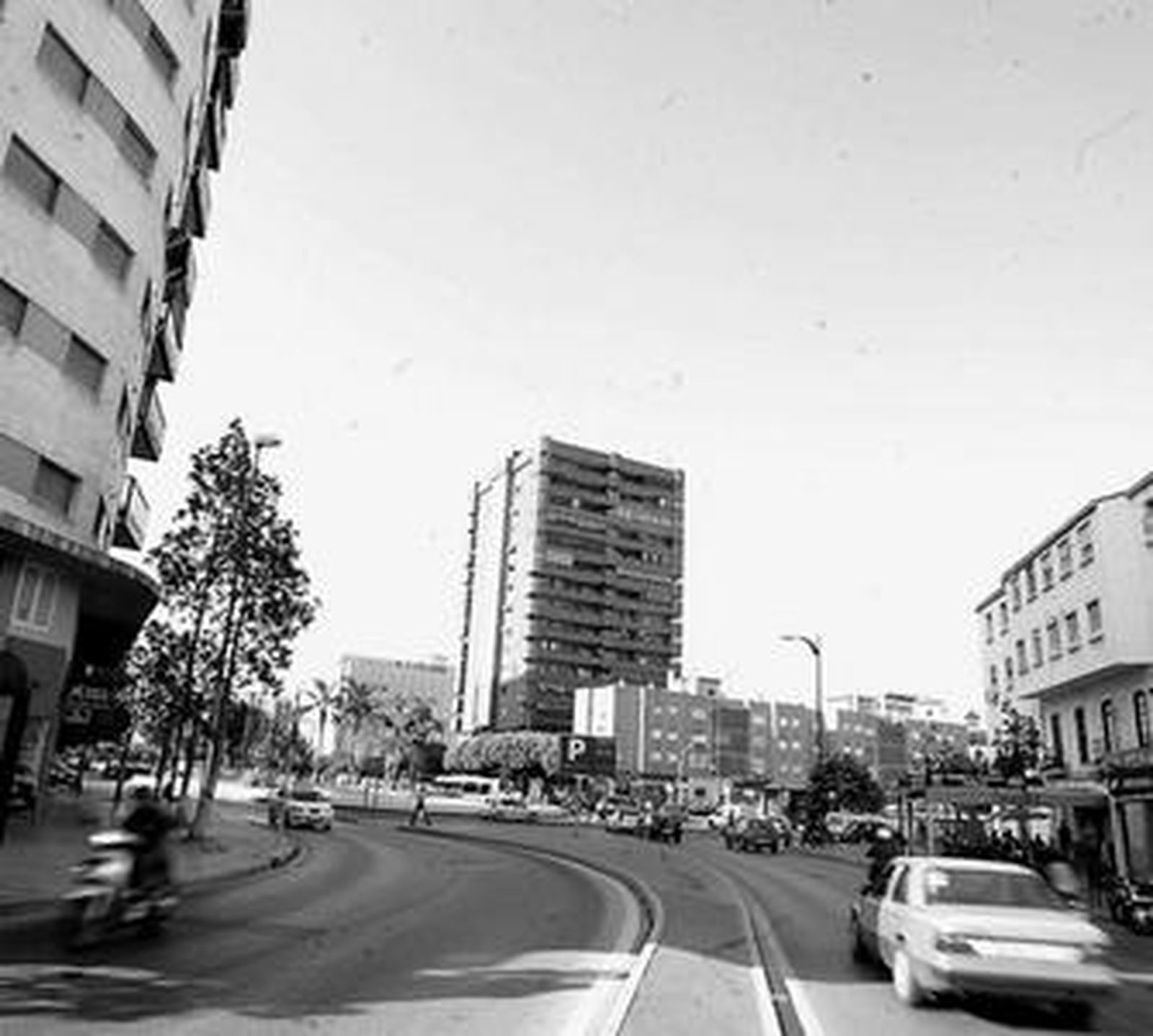 Glorieta Albert Camus, donde estará la estación de Metro, a unos metros del centro comercial.