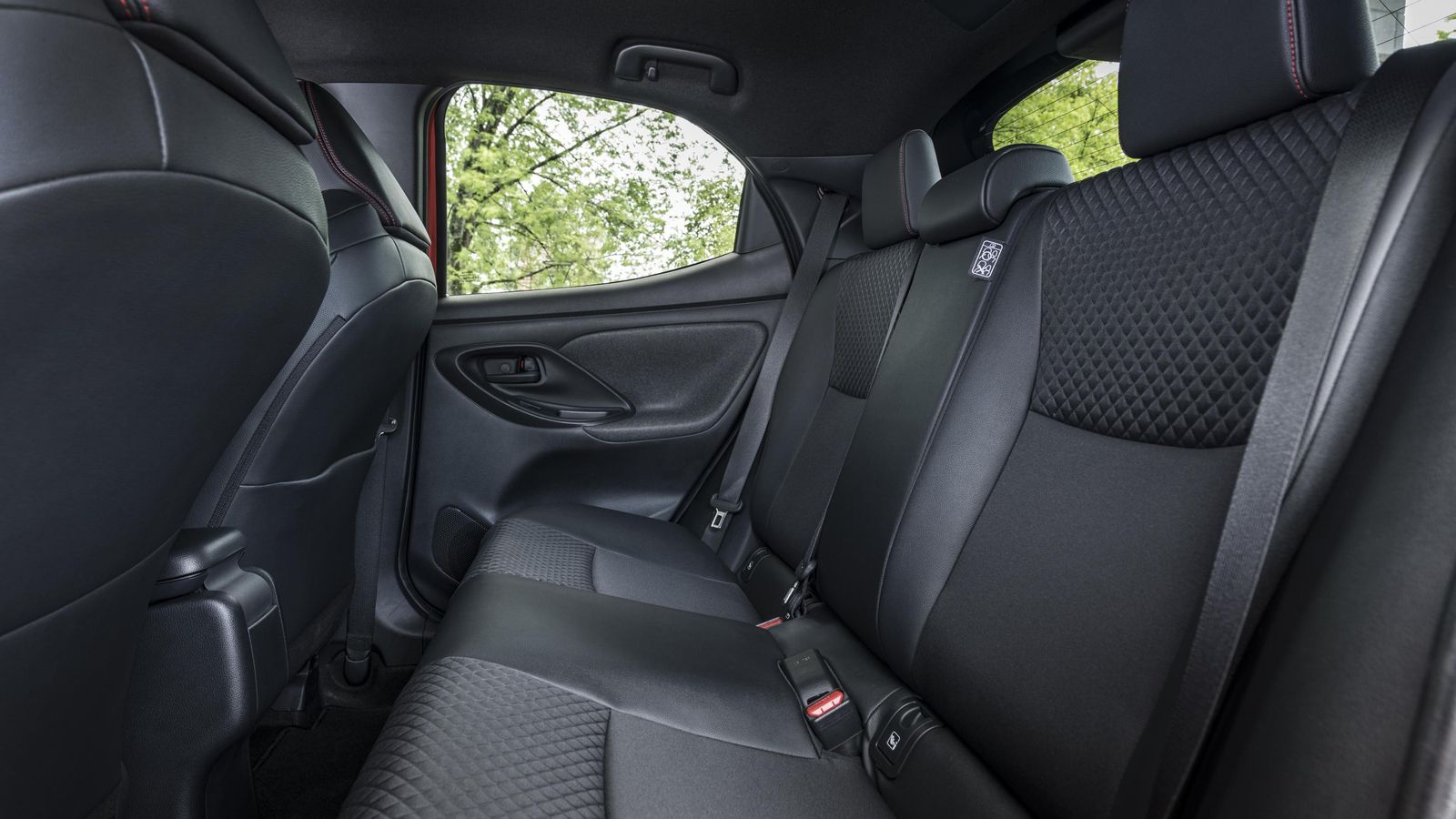 Hay en el mercado otras opciones que ofrecen mayor espacio, sin salir del segmento de los utilitarios, para los pasajeros traseros.