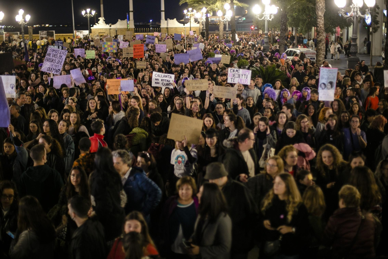 Miles de personas acudieron a  la gran manifestación del 8-M
