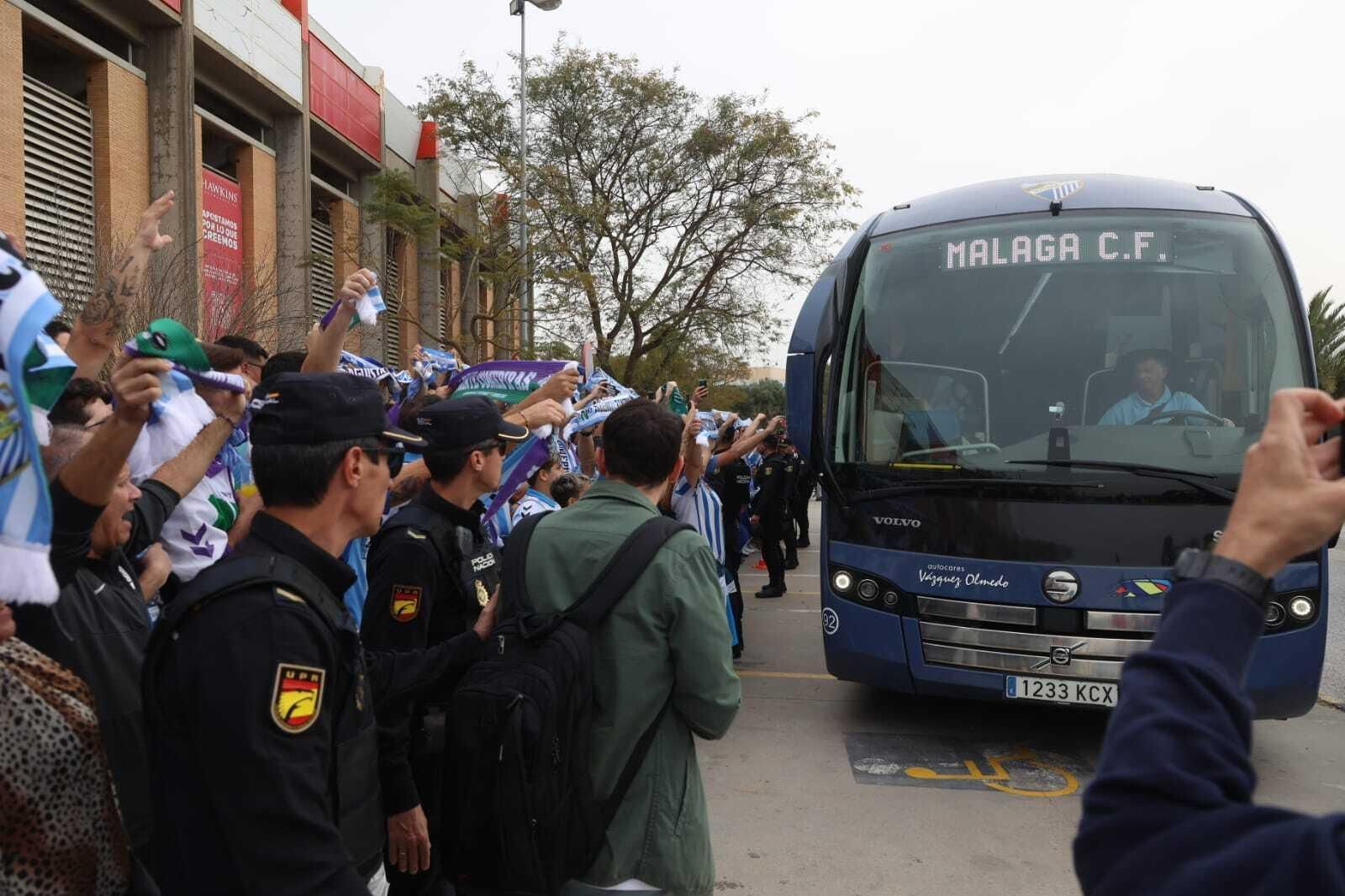 Ambiente en los aledaños del Nuevo Mirador antes del Algeciras CF-Málaga CF