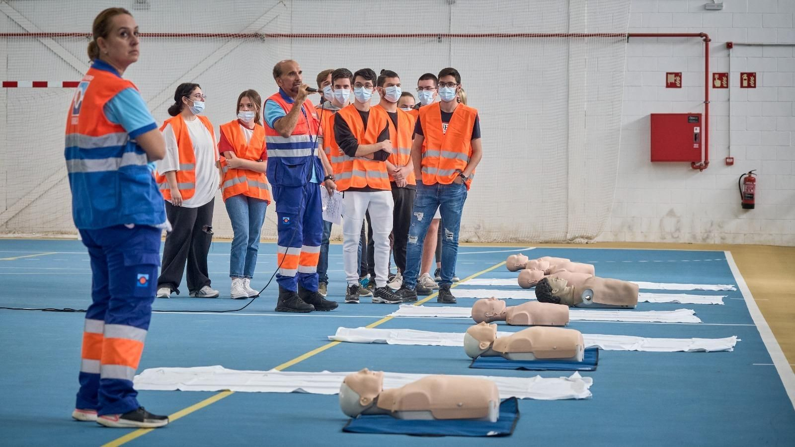 Imágenes del taller de RCP impartido en San Fernando por el Día Mundial de la Parada Cardíaca