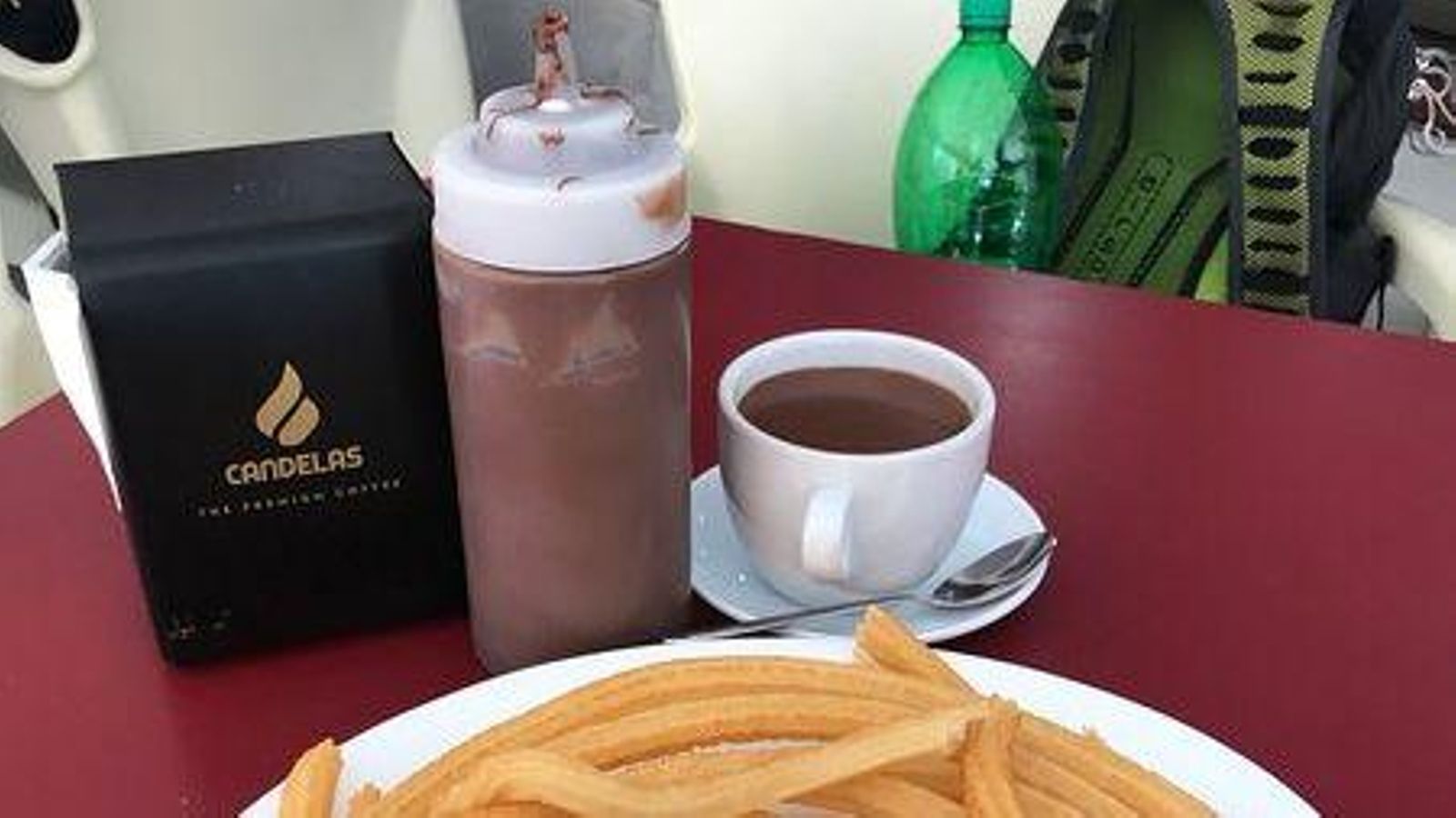 Merienda en El Andén con un bote de nutella Merienda en El Andén con un bote de nutella