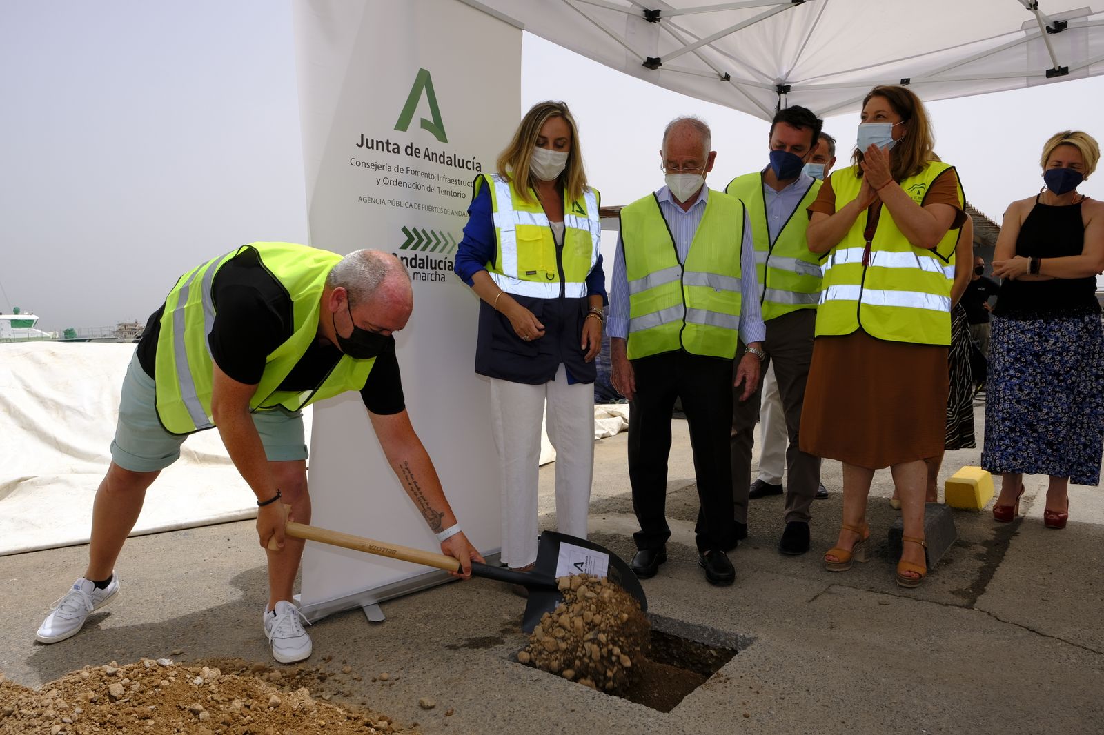Primera piedra de la nueva lonja del Puerto Pesquero de Roquetas de Mar