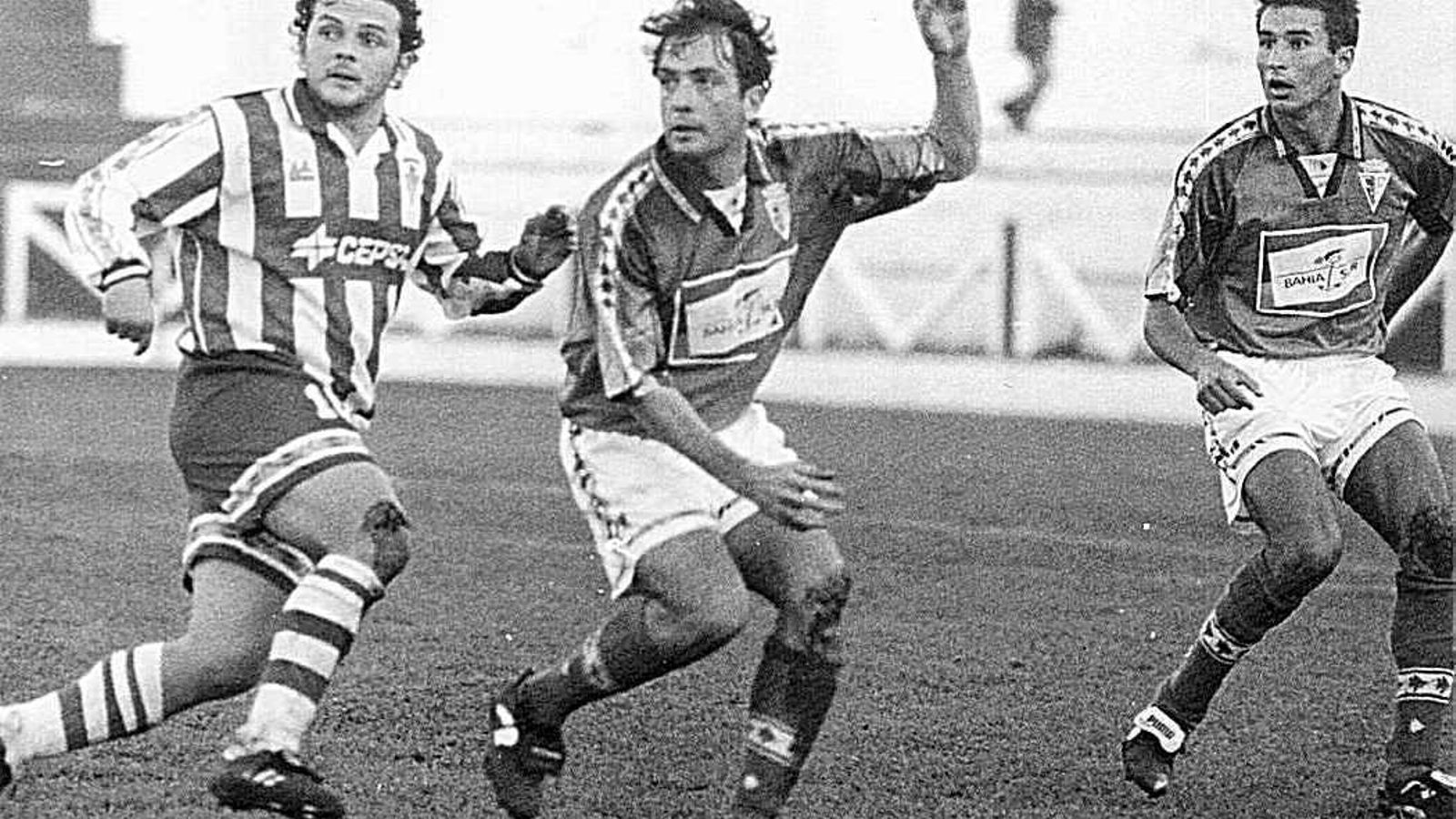 Juan Antonio, a la izquierda, en un partido con el Algeciras.