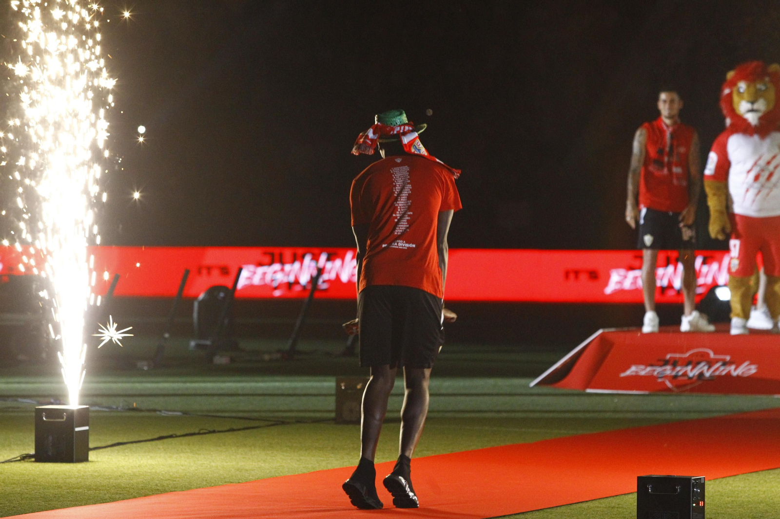 Las imágenes de la fiesta del ascenso de la U.D. Almería en el Estadio Mediterráneo.