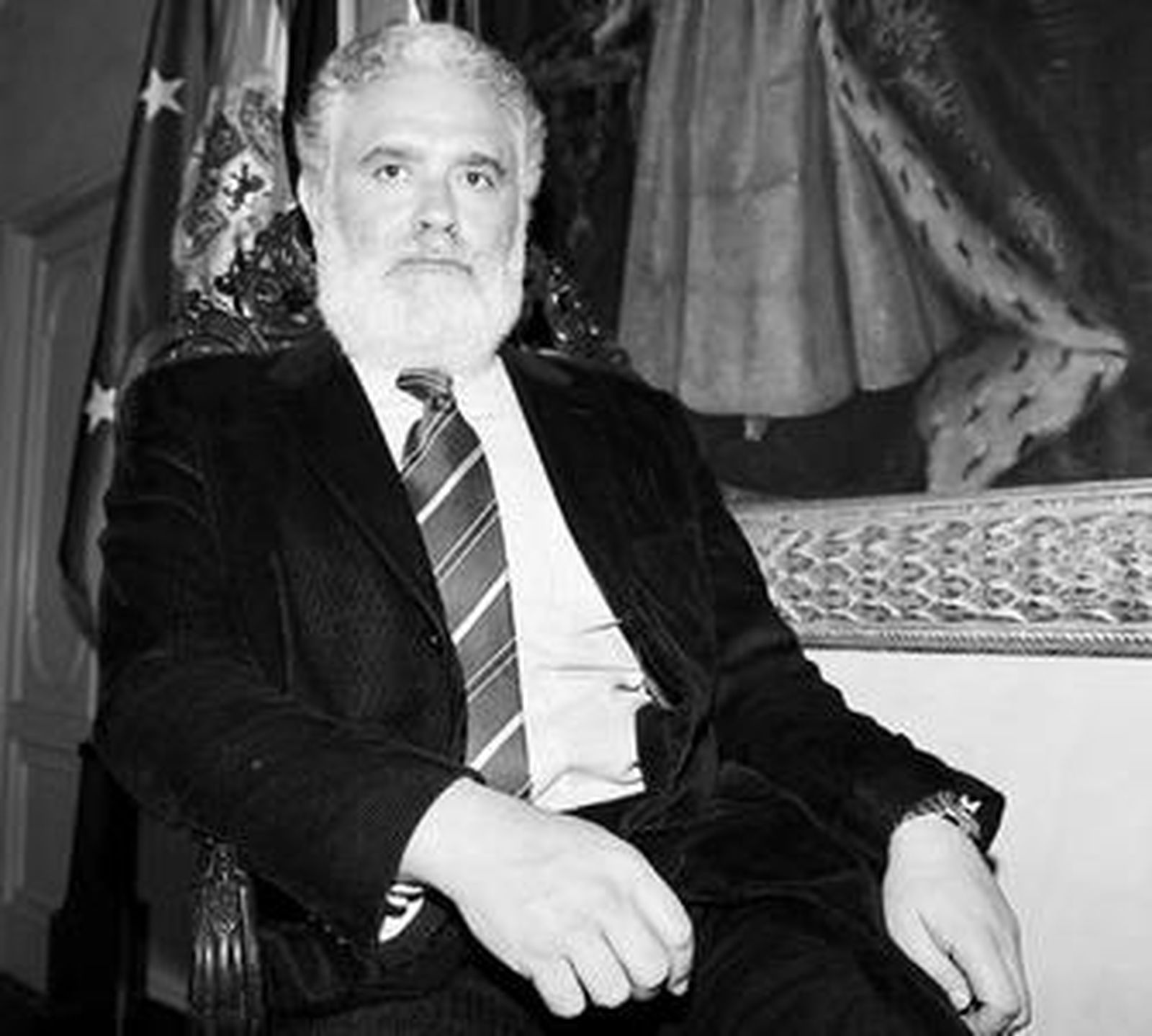 Antonio Sánchez Mejías, en un rincón del Salón Noble consistorial.